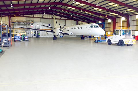 La compagnie aérienne BMI Regional installe un revêtement de sol spécial aéronautique