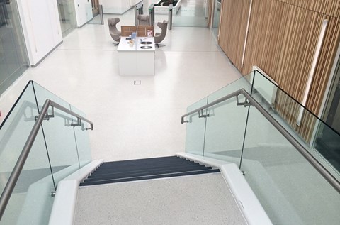 Une installation de haute technologie réalisée en Mondéco Terrazzo