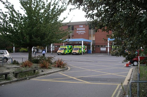 L'hôpital d'Ipswich installe une chape spéciale pour remettre le service aux normes