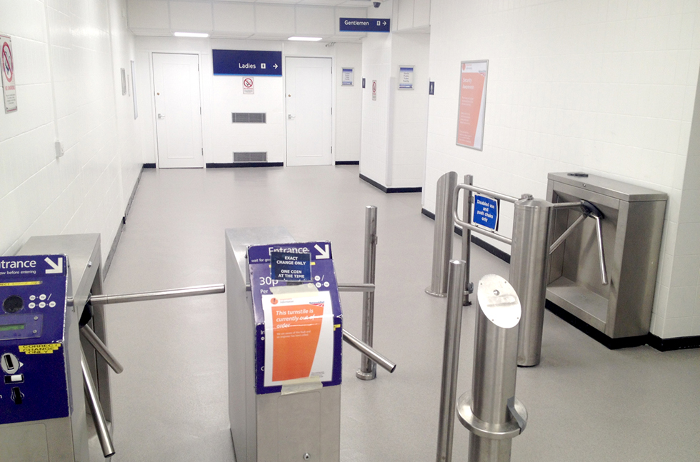 edinburgh-waverley-toilets-03.jpg