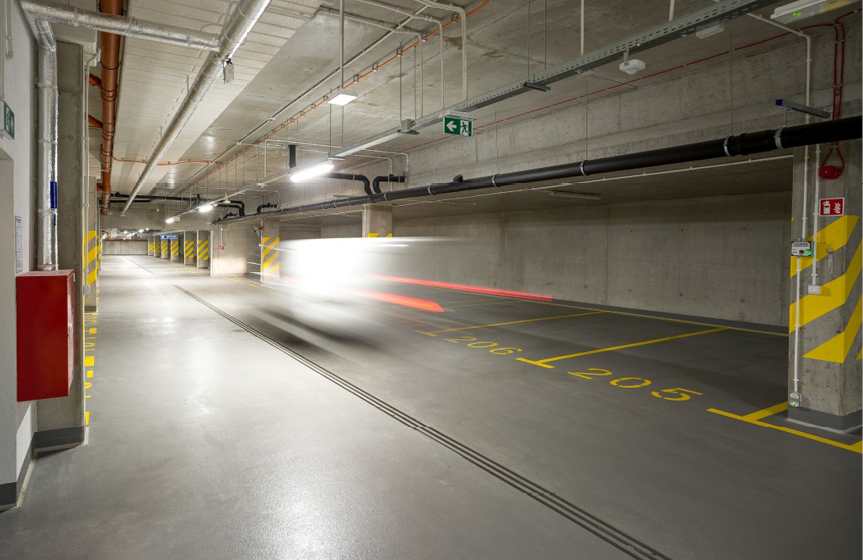 Posadzka żywiczna na parkingu podziemnym Osiedla Bokserska
