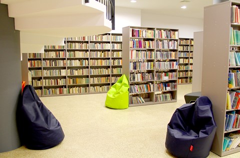 Peran PGF w Szynwałdzie, czyli dekoracyjna i trwała posadzka do nowoczesnej biblioteki